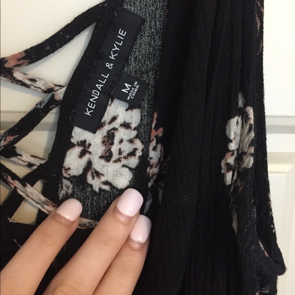 Floral Romper! - Picture 4 of 5